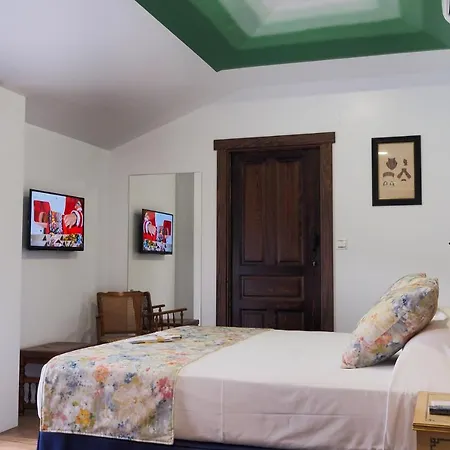 Y De Guriezo Hotel