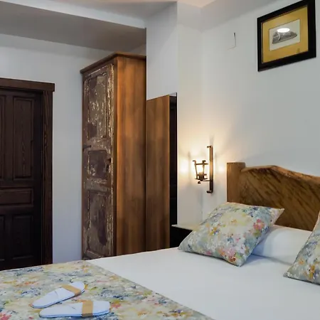 Y De Guriezo Hotel Trebuesto