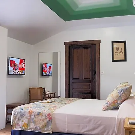 Y De Guriezo Hotel