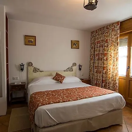 Y De Guriezo Hotel
