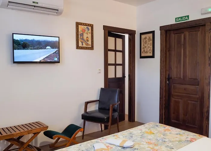 Y De Guriezo Hotel Trebuesto